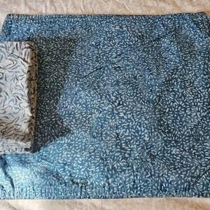 Four‎ handmade batik placemats and napkins.